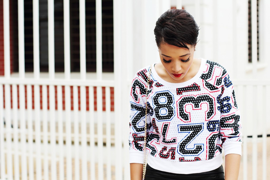 Fashion blogger wear stripe leather skirt 5