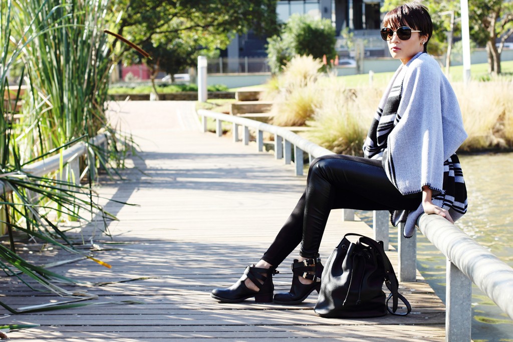 How to wear the blanket cape 10