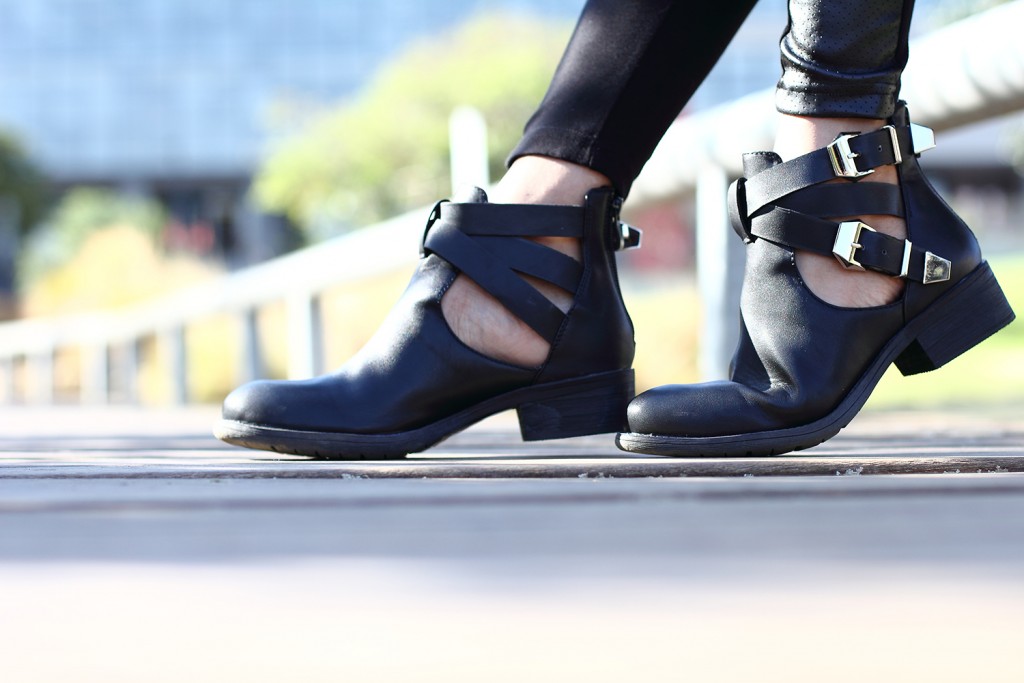 How to wear the blanket cape 18