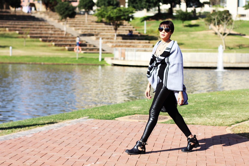 How to wear the blanket cape 23