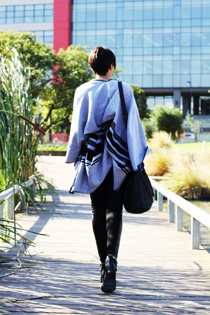 How to wear the blanket cape 8