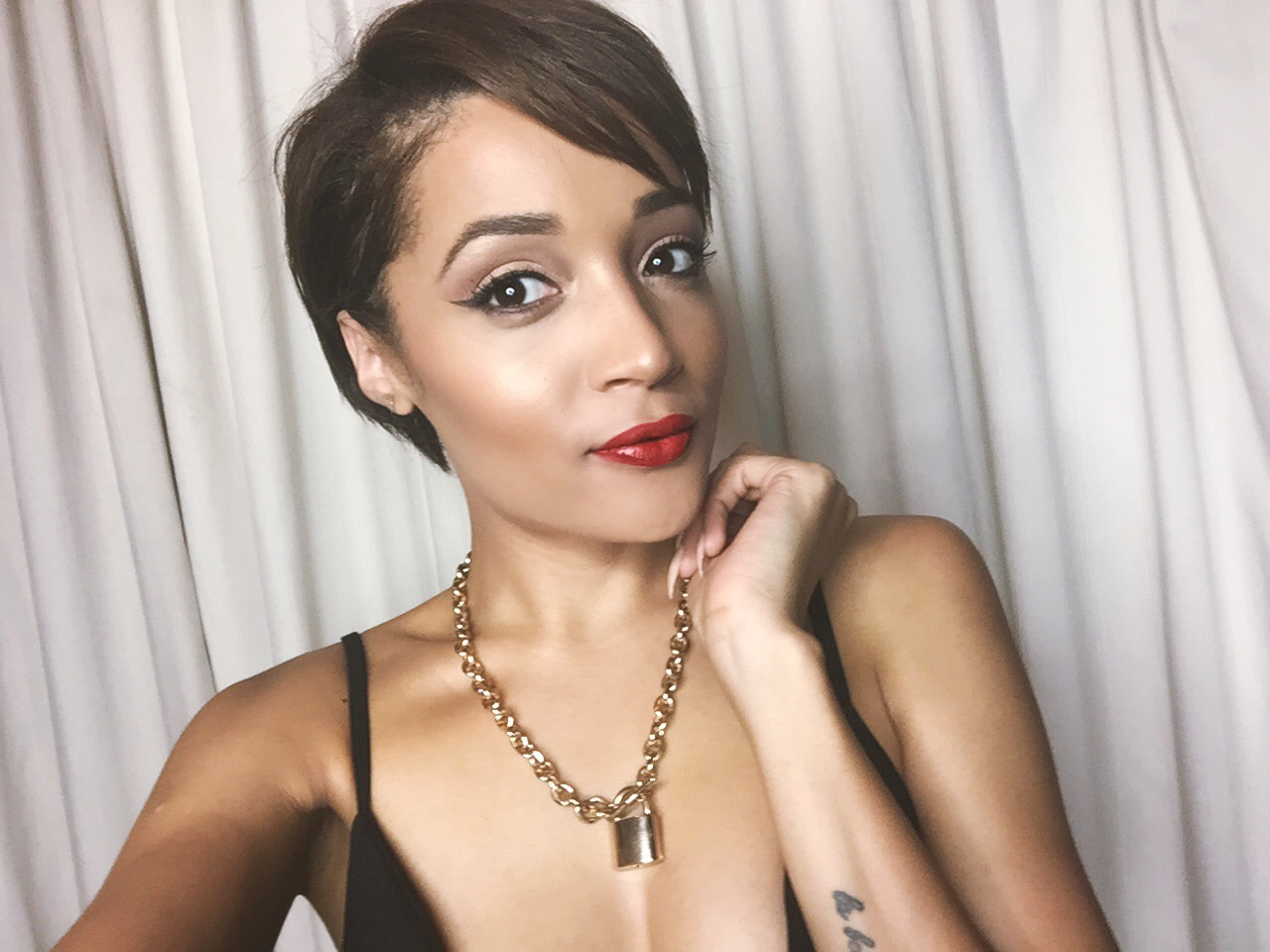 Neutral Eye Make-Up Tutorial & 4 Lip Options {Beauty}